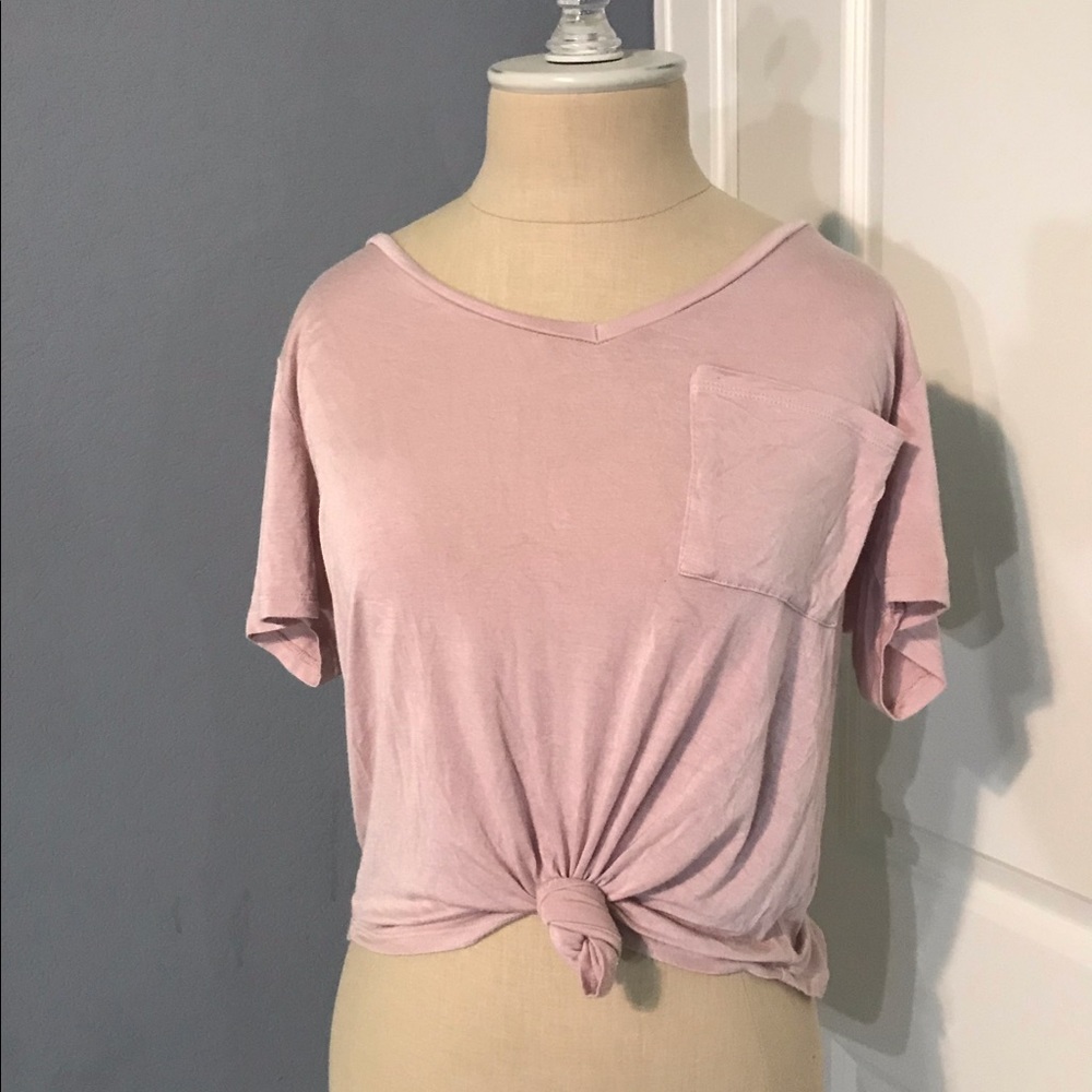 Short sleeve T-shirt with frocket